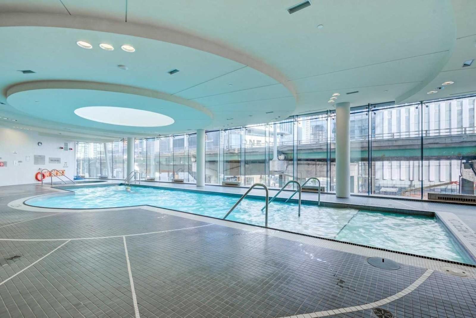 Grand Royal Suites Toronto Ngoại thất bức ảnh