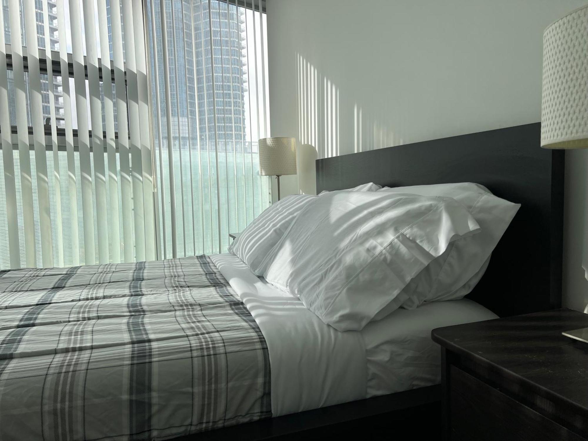 Grand Royal Suites Toronto Phòng bức ảnh