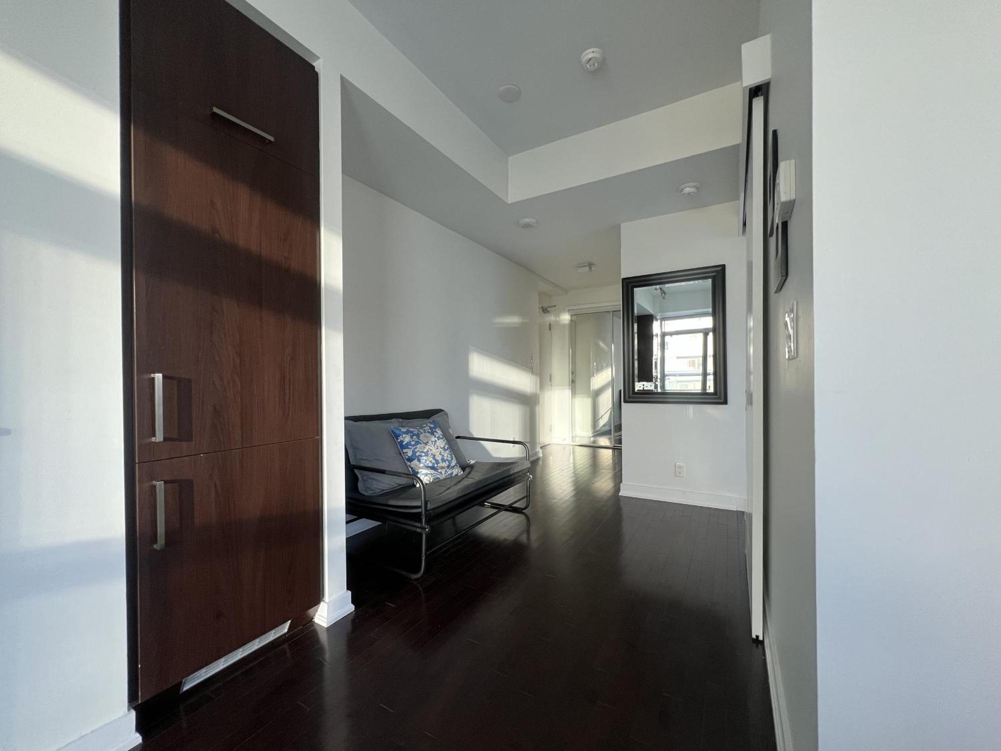 Grand Royal Suites Toronto Phòng bức ảnh